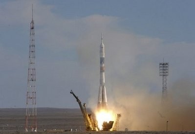 Soyuz TMA-18 rocket with US astronaut Tracy Caldwell Dyson and Russian cosmonauts Alexander Skvortsov and Mikhail Kornienko blasts off. AFP photo Soyuz TMA-18 rocket with US astronaut Tracy Caldwell Dyson and Russian cosmonauts Alexander Skvortsov and Mikhail Kornienko blasts off. AFP photo