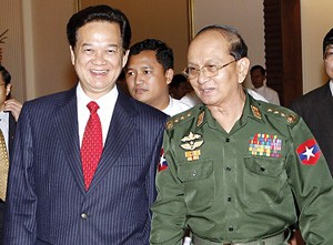 Visiting Vietnamese Prime Minister Nguyen Tan Dung (L) and his Myanmar counterpart Thein Sein in Nay Pyi Taw on April 2 (Photo: Vietnam News Agency) Visiting Vietnamese Prime Minister Nguyen Tan Dung (L) and his Myanmar counterpart Thein Sein in Nay Pyi Taw on April 2 (Photo: Vietnam News Agency)