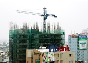 A high-rise under construction in Ho Chi Minh City’s District 1. Japan’s Kobe Steel plans to build a US$1 billion mill in Vietnam to tap growing demand for steel. (Photo: Thuy Nguyen) A high-rise under construction in Ho Chi Minh City’s District 1. Japan’s Kobe Steel plans to build a US$1 billion mill in Vietnam to tap growing demand for steel. (Photo: Thuy Nguyen)