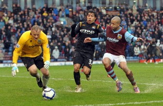Carlos Tevez (2nd L) vies with Burnley's Danish goalkeeper Brian Jensen (L) and Jamaican defender Tyrone Mears (R) during the English Premier League football match between Burnley and Manchester City on April 3, 2010. AFP PHOTO Carlos Tevez (2nd L) vies with Burnley's Danish goalkeeper Brian Jensen (L) and Jamaican defender Tyrone Mears (R) during the English Premier League football match between Burnley and Manchester City on April 3, 2010. AFP PHOTO