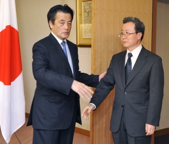 This file photo taken April 2, 2010 shows China's ambassador to Japan, Cheng Yonghua (R) and Japanese Foreign Minister Katsuya Okada prior to talks at the Foreign Ministry in Tokyo. AFP photo This file photo taken April 2, 2010 shows China's ambassador to Japan, Cheng Yonghua (R) and Japanese Foreign Minister Katsuya Okada prior to talks at the Foreign Ministry in Tokyo. AFP photo