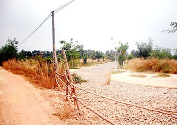 Five years after being approved by the Dong Nai Province People’s Committee, a project of the Thanh Hung construction and trading company to build a new residential area has failed to make any progress (Photo: SGGP) Five years after being approved by the Dong Nai Province People’s Committee, a project of the Thanh Hung construction and trading company to build a new residential area has failed to make any progress (Photo: SGGP)