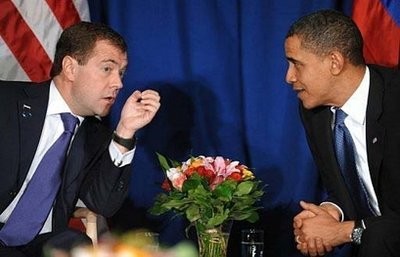 US President Barack Obama(R) and Russian President Dmitry Medvedev during a meeting in Copenhagen in 2009. (AFP Photo) US President Barack Obama(R) and Russian President Dmitry Medvedev during a meeting in Copenhagen in 2009. (AFP Photo)