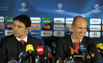 Bayern Munich's Dutch manager Arjen Robben (R) and Mark van Bommel speak during a press conference at an hotel in Manchester on April 6, 2010. AFP PHOTO Bayern Munich's Dutch manager Arjen Robben (R) and Mark van Bommel speak during a press conference at an hotel in Manchester on April 6, 2010. AFP PHOTO