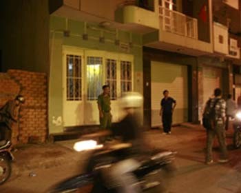 Police are carrying out investigation at the Thuong Quoc company early Apr 6 (Photo: Lao Dong Newspaper) Police are carrying out investigation at the Thuong Quoc company early Apr 6 (Photo: Lao Dong Newspaper)
