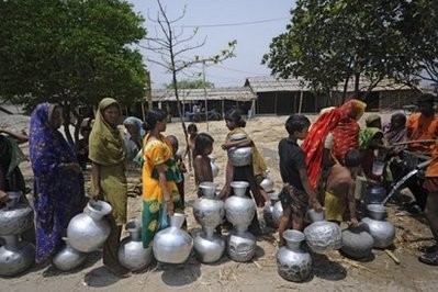 Residents collect water from a tanker in Dhaka in April 2009. Bangladesh deployed the army to guard water pumps in the capital Dhaka on Wednesday after acute shortages triggered widespread protests, an official said Residents collect water from a tanker in Dhaka in April 2009. Bangladesh deployed the army to guard water pumps in the capital Dhaka on Wednesday after acute shortages triggered widespread protests, an official said