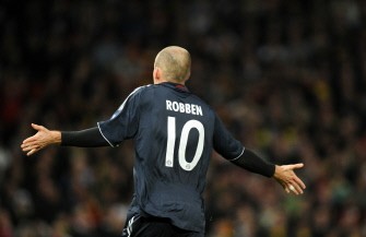 Bayern Munich's Dutch midfielder Arjen Robben celebrates scoring during the UEFA Champions League second leg quarter-final football match Manchester United vs FC Bayern Munich at Old Trafford on April 7, 2010. AFP PHOTO Bayern Munich's Dutch midfielder Arjen Robben celebrates scoring during the UEFA Champions League second leg quarter-final football match Manchester United vs FC Bayern Munich at Old Trafford on April 7, 2010. AFP PHOTO