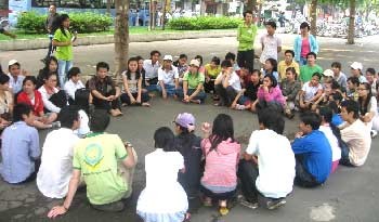 Students from HCMC’s High School for the Gifted attend a “green” class aimed at raising their environmental knowledge (Photo: ZING) Students from HCMC’s High School for the Gifted attend a “green” class aimed at raising their environmental knowledge (Photo: ZING)