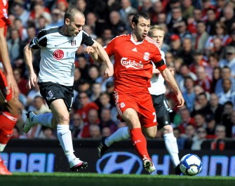 Fulham's Danny Murphy (L) vies with Liverpool's Argentinian midfielder Javier Mascherano (R) during the English Premier League football match between Liverpool and Fulham on April 11, 2010. AFP PHOTO Fulham's Danny Murphy (L) vies with Liverpool's Argentinian midfielder Javier Mascherano (R) during the English Premier League football match between Liverpool and Fulham on April 11, 2010. AFP PHOTO