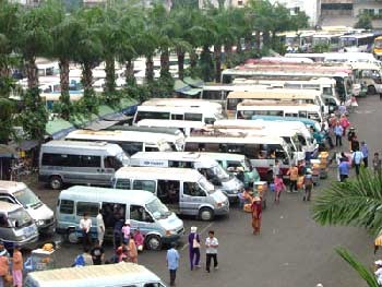 HCMC’s Eastern Bus Station is one of several that will apply higher ticket prices, up to 60 percent over normal costs, for the upcoming long weekends at the end of April and early May HCMC’s Eastern Bus Station is one of several that will apply higher ticket prices, up to 60 percent over normal costs, for the upcoming long weekends at the end of April and early May