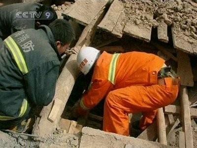CCTV screengrab shows rescue workers as they search through the rubble following a strong earthquake in northwest China's Qinghai province. Rescue workers have been digging through rubble as they struggled to reach survivors of the quake in the remote region which which has killed nearly 600 people and injured 10,000.(AFP/CCTV) CCTV screengrab shows rescue workers as they search through the rubble following a strong earthquake in northwest China's Qinghai province. Rescue workers have been digging through rubble as they struggled to reach survivors of the quake in the remote region which which has killed nearly 600 people and injured 10,000.(AFP/CCTV)