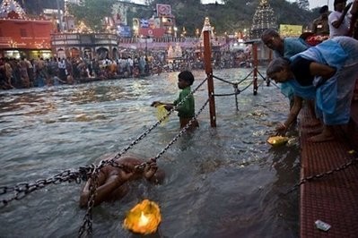 Hindu devotess bathe in the river Ganges during the Kumbh Mela festival in Haridwar. AFP photo Hindu devotess bathe in the river Ganges during the Kumbh Mela festival in Haridwar. AFP photo