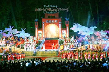 An artistic performance during the opening ceremony of the Hung Kings anniversary celebration on April 14 in Phu Tho Province (Photo: SGGP) An artistic performance during the opening ceremony of the Hung Kings anniversary celebration on April 14 in Phu Tho Province (Photo: SGGP)