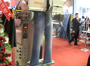 A Macpi jeans ironing and shaping system on display at the exhibition. Macpi is a well-known ironing brand.(Photo: Tuong Thuy) A Macpi jeans ironing and shaping system on display at the exhibition. Macpi is a well-known ironing brand.(Photo: Tuong Thuy)