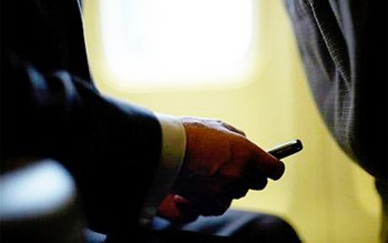 The Ministry of Transport has proposed the Government approve fines of up to VND1 million for passengers caught using electronic devices on flights The Ministry of Transport has proposed the Government approve fines of up to VND1 million for passengers caught using electronic devices on flights