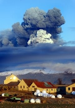 The volcano in southern Iceland's Eyjafjallajokull glacier sends ash into the air just prior to sunset Friday, April 16, 2010. The volcano in southern Iceland's Eyjafjallajokull glacier sends ash into the air just prior to sunset Friday, April 16, 2010.