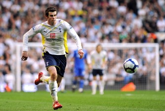 Tottenham Hotspur's Gareth Bale in action during the English Premier League football match between Tottenham Hotspur and Chelsea on April 17, 2010. AFP PHOTO Tottenham Hotspur's Gareth Bale in action during the English Premier League football match between Tottenham Hotspur and Chelsea on April 17, 2010. AFP PHOTO
