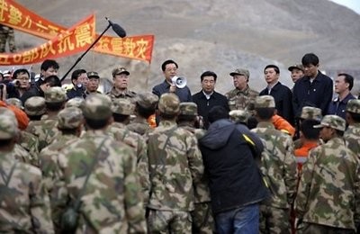 Chinese President Hu Jintao (C) speaks to rescuers during his visit amid the earthquake devastation in Jiegu, Yushu country, in China's northwestern province of Qinghai. Chinese President Hu Jintao (C) speaks to rescuers during his visit amid the earthquake devastation in Jiegu, Yushu country, in China's northwestern province of Qinghai.