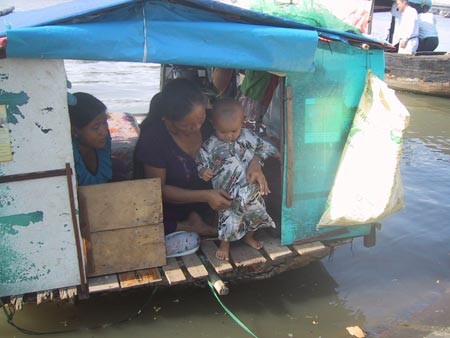 Residents in Te Canal where two cases of cholera detected Residents in Te Canal where two cases of cholera detected