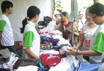 A “Waste Recycling Day” booth at Le Van Tam Park on Apr 18, where visitors can trade their waste for some gifts (Photo: SGGP) A “Waste Recycling Day” booth at Le Van Tam Park on Apr 18, where visitors can trade their waste for some gifts (Photo: SGGP)