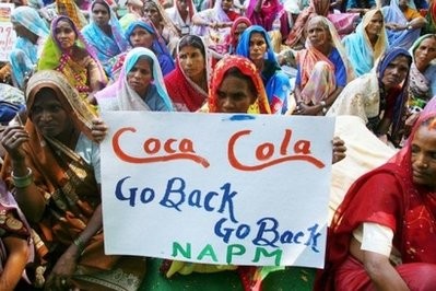 Indian village women demand the closure of Coca-Cola and PepsiCo factories due to fears over groundwater poisioning during a protest in New Delhi in October 2006. (AFP Photo) Indian village women demand the closure of Coca-Cola and PepsiCo factories due to fears over groundwater poisioning during a protest in New Delhi in October 2006. (AFP Photo)