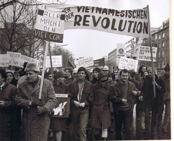 The file photo shows German people in FRG demonstrating against the American war in Vietnam in 1968. (Courtesy of Mr. Friedrich Zimmermann) The file photo shows German people in FRG demonstrating against the American war in Vietnam in 1968. (Courtesy of Mr. Friedrich Zimmermann)