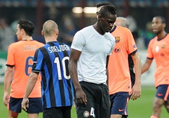 Inter Milan's Mario Balotelli (C) leaves the field after Champions League first leg semifinal Inter Milan vs Barcelona football match on April 20, 2010 at San Siro stadium in Milan. Inter Milan's won 3-1 AFP PHOTO Inter Milan's Mario Balotelli (C) leaves the field after Champions League first leg semifinal Inter Milan vs Barcelona football match on April 20, 2010 at San Siro stadium in Milan. Inter Milan's won 3-1 AFP PHOTO