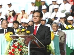 PM Nguyen Tan Dung dilivers speech at the ceremony to celebrate the 35th anniversary of liberation of south Vietnam held in Can Tho city on April 25. PM Nguyen Tan Dung dilivers speech at the ceremony to celebrate the 35th anniversary of liberation of south Vietnam held in Can Tho city on April 25.