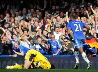 Stoke City's Danish goalkeeper Thomas Sorensen (L) lies injured after Chelsea's Ivorian striker Salomon Kalou celebrates scoring his second goal (R) during the English Premier League football match between Chelsea and Stoke City at Stamford Bridge in London on April 25, 2010. AFP PHOTO Stoke City's Danish goalkeeper Thomas Sorensen (L) lies injured after Chelsea's Ivorian striker Salomon Kalou celebrates scoring his second goal (R) during the English Premier League football match between Chelsea and Stoke City at Stamford Bridge in London on April 25, 2010. AFP PHOTO