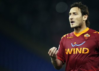 AS Roma's captain Francesco Totti reacts against Sampdoria during their Serie A football match in Rome on April 25, 2010. AFP photo AS Roma's captain Francesco Totti reacts against Sampdoria during their Serie A football match in Rome on April 25, 2010. AFP photo