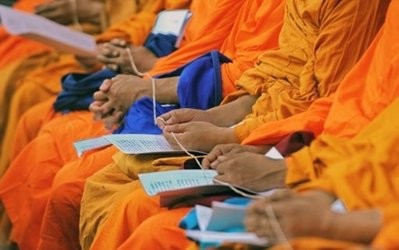 Thai Buddhist monks hold threads at a prayer service for victims killed during recent clashes between the Red-Shirt anti-government protesters and Thai soldiers at continued protests in central Bangkok. AFP photo Thai Buddhist monks hold threads at a prayer service for victims killed during recent clashes between the Red-Shirt anti-government protesters and Thai soldiers at continued protests in central Bangkok. AFP photo