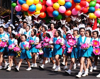 Vietnamese children enjoy peaceful life after the national reunification Vietnamese children enjoy peaceful life after the national reunification