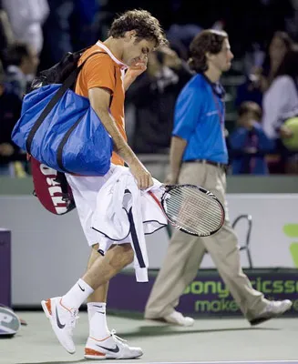 Berdych “gửi” Fed vào hàng ngũ khán giả