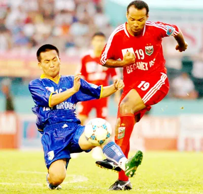Trước loạt trận vòng 8 PetroVietnam Gas V-League 2010 (ngày 11-4): Ngai vàng không chia đôi