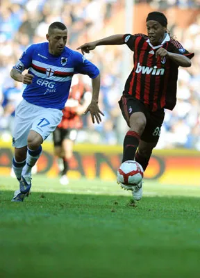 Sampdoria - AC Milan 2-1: Milan từ giã cuộc đua
