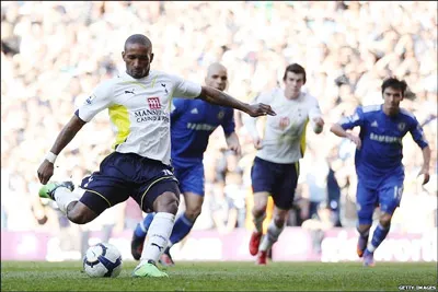 Defoe thực hiện thành công quả 11m mở tỷ số. Defoe thực hiện thành công quả 11m mở tỷ số.