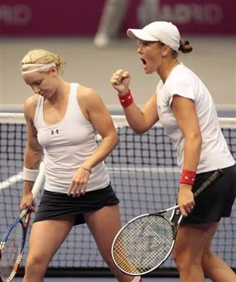 Mattek-Sands và Huber trong trận thắng đôi. Mattek-Sands và Huber trong trận thắng đôi.