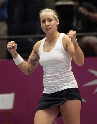 Fed Cup 2010, Mỹ - Nga 2-0: Người hùng Mattek-Sands