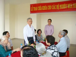 Bàn giao nhà thu nhập thấp tại khu dân cư Thới An , quận 12
