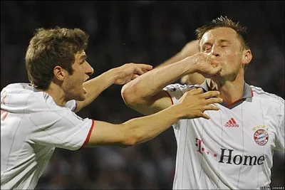 Ivica Olic tỏa sáng, "Hùm xám" Bayern thẳng tiến vào chung kết