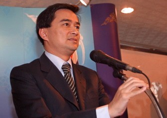 Thai Prime Minister Abhisit Vejjajiva answers questions from the press after the weekly cabinet meeting at a military base in Bangkok on May 4, 2010. AFP photo Thai Prime Minister Abhisit Vejjajiva answers questions from the press after the weekly cabinet meeting at a military base in Bangkok on May 4, 2010. AFP photo