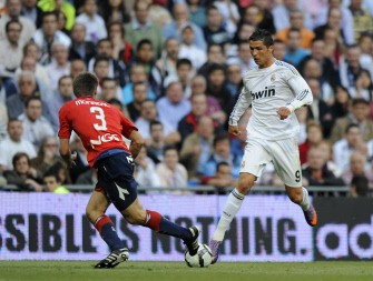 Cristiano Ronaldo (R) vies with Osasuna's Nacho Monreal during a Spanish league football match, on May 2, 2010 in Madrid. AFP PHOTO Cristiano Ronaldo (R) vies with Osasuna's Nacho Monreal during a Spanish league football match, on May 2, 2010 in Madrid. AFP PHOTO