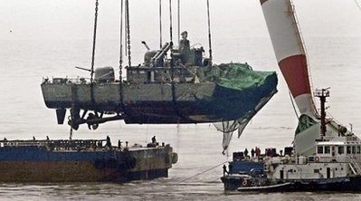A giant floating crane lifts the stern of sunken South Korean warship PCC-772 Cheonan near the disputed Yellow Sea border. A giant floating crane lifts the stern of sunken South Korean warship PCC-772 Cheonan near the disputed Yellow Sea border.