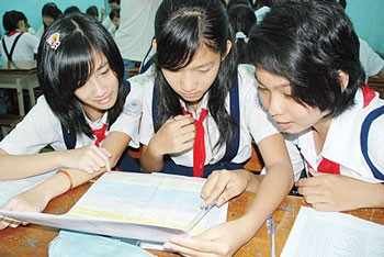 Students of Kim Dong Junior High School in District 5, HCM City. (Photo: SGGP) Students of Kim Dong Junior High School in District 5, HCM City. (Photo: SGGP)