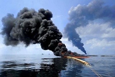 Oil burns during a controlled fire in the Gulf of Mexico. AFP photo Oil burns during a controlled fire in the Gulf of Mexico. AFP photo