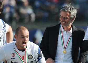 Inter Milan's coach Jose Mourinho (R) celebrates with Wesley Sneijder during the ceremony of the Italian Serie A title on May 16, 2010 in Siena. AFP photo Inter Milan's coach Jose Mourinho (R) celebrates with Wesley Sneijder during the ceremony of the Italian Serie A title on May 16, 2010 in Siena. AFP photo