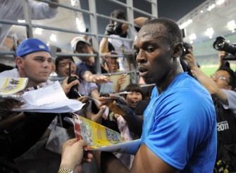 Usain Bolt meets with fans after the men's 100 meter event of the Daegu Pre-Championships Meeting in Daegu on May 19, 2010. AFP photo Usain Bolt meets with fans after the men's 100 meter event of the Daegu Pre-Championships Meeting in Daegu on May 19, 2010. AFP photo