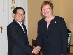 Finnish President Tarja Halonen (R) meets with visiting Vietnamese President Nguyen Minh Triet in Helsinki on May 20, 2010. (Photo: Vietnam News Agency) Finnish President Tarja Halonen (R) meets with visiting Vietnamese President Nguyen Minh Triet in Helsinki on May 20, 2010. (Photo: Vietnam News Agency)
