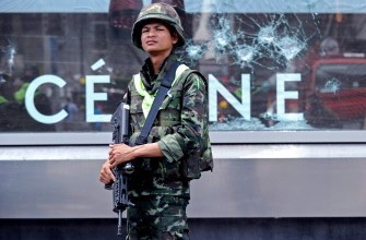 A Thai soldier stands guard as others clear debris at the anti-government main protest area in Bangkok on May 21, 2010. AFP photo A Thai soldier stands guard as others clear debris at the anti-government main protest area in Bangkok on May 21, 2010. AFP photo