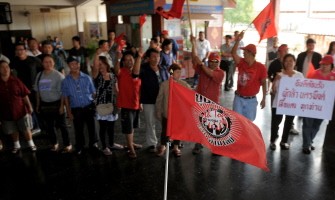This picture taken on May 21, 2010 shows Thai "Red Shirt" supporters waving flags as they welcome "Red Shirts" protestors arriving from Bangkok at the train station in Chiang Mai, around 700kms from Bangkok. AFP photo This picture taken on May 21, 2010 shows Thai "Red Shirt" supporters waving flags as they welcome "Red Shirts" protestors arriving from Bangkok at the train station in Chiang Mai, around 700kms from Bangkok. AFP photo